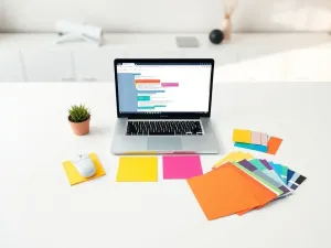 Ekran smartfona z nowoczesnym interfejsem wiadomości i cyfrowymi węzłami łączności, symbolizujący technologię RCS.